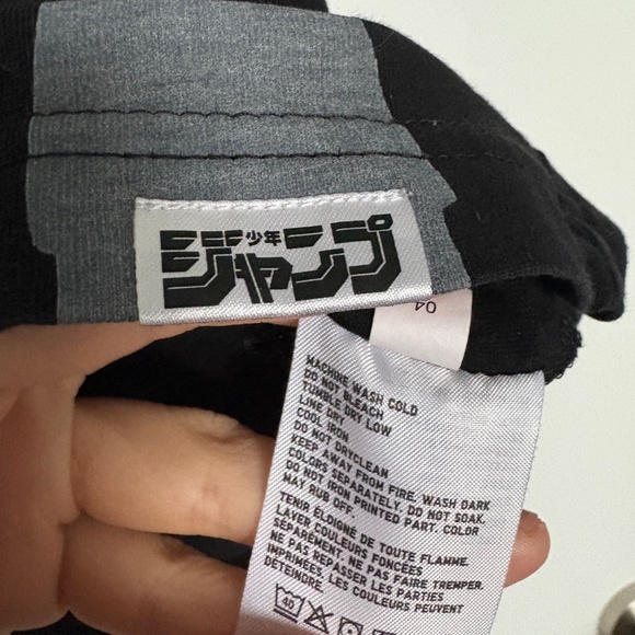 Uniqlo one piece tee - Picture 3 of 3